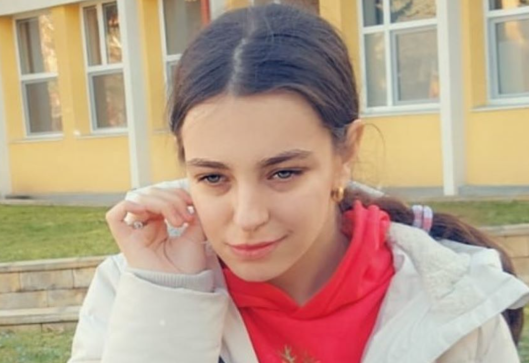 O adolescentă din Bistrița cu dificultăți de vorbire și locomotorii a fost dată dispărută. Roberta are 14 ani