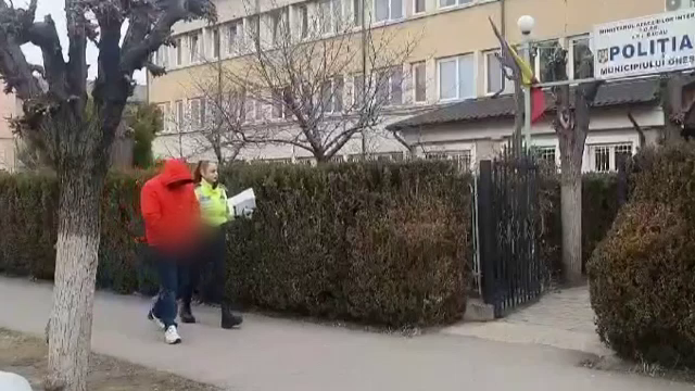 Tânără din Bacău, obligată de trei indivizi să se prostitueze timp de un an. Victima consuma și substanțe interzise