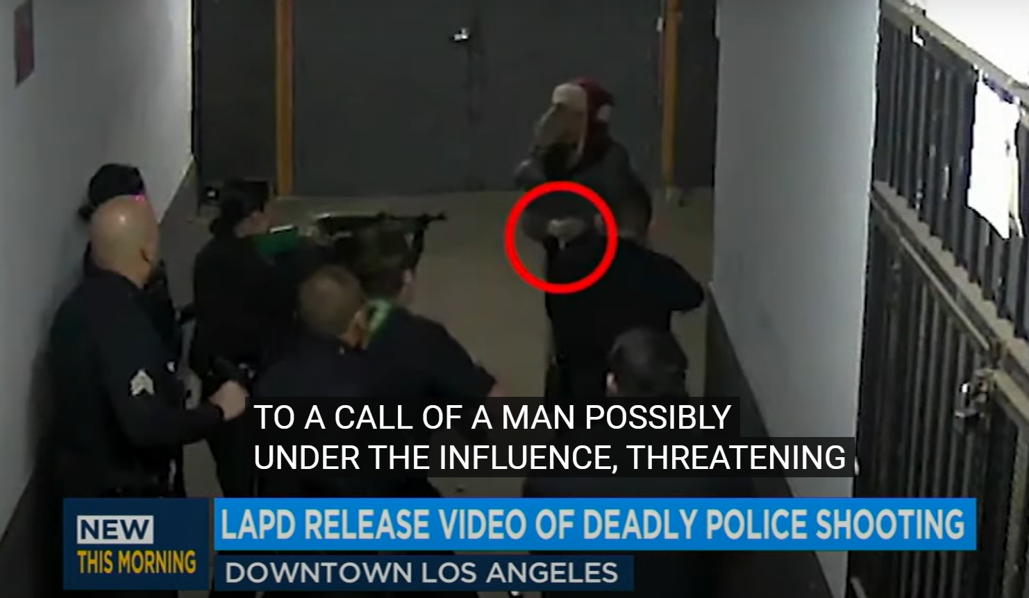 VIDEO. Un bărbat care ținea în mână o furculiță de plastic a murit după ce a fost împușcat de poliția din Los Angeles