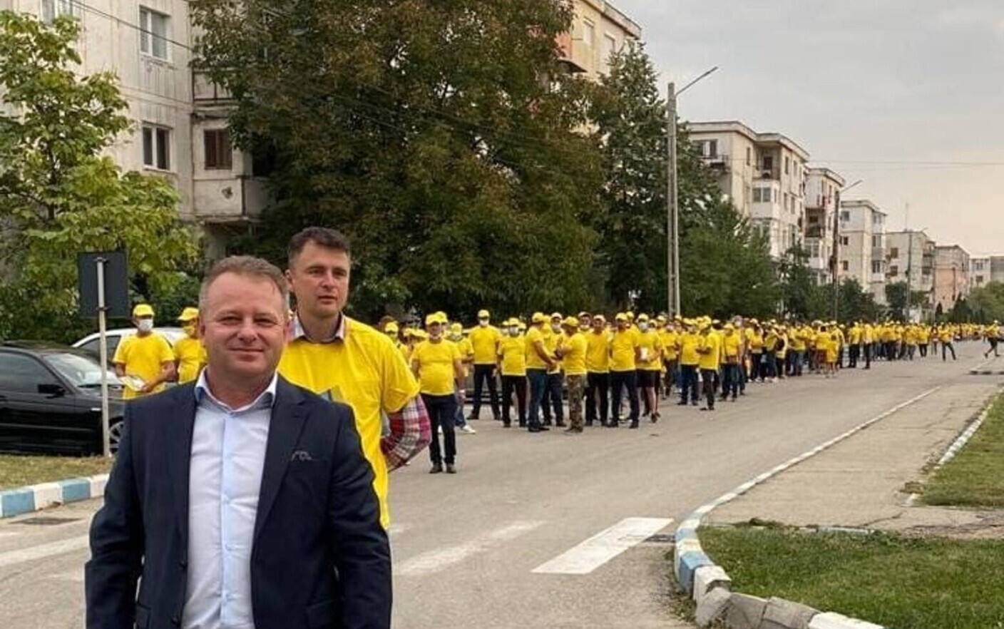 Senatorul în fața căruia ”nimeni nu mișcă în Turceni”. Zeci de milioane pentru firma fiului: ”Ce să fac, să-i gonesc?”