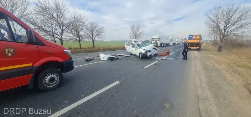 Accident grav pe „Drumul Morții”. Un bărbat de 64 de ani a murit și alte patru persoane au fost rănite