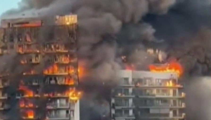 Noi informații despre incendiul din Valencia. Ce a generat propagarea rapidă a focului. "A acționat ca o pernă de aer"