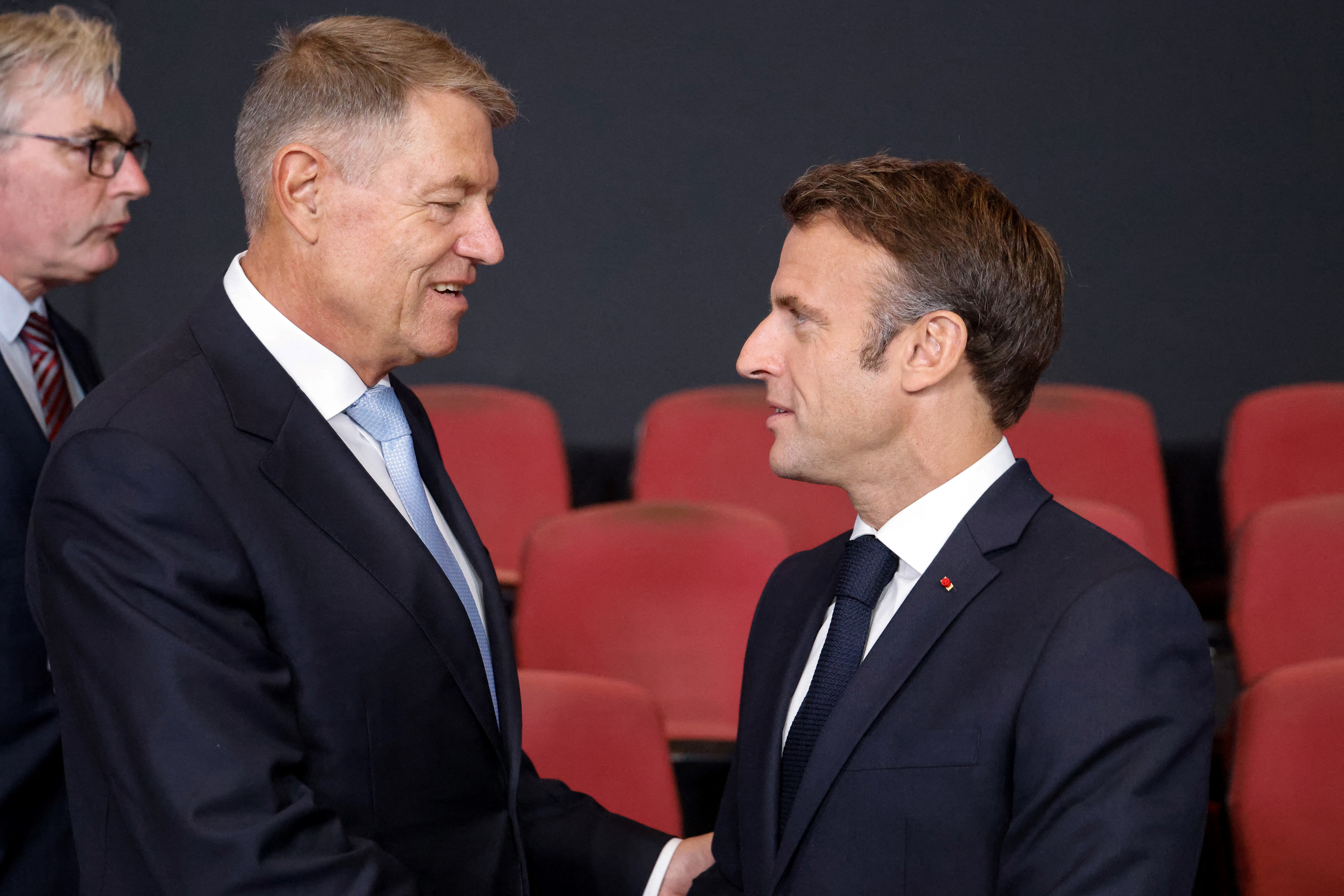 Klaus Iohannis participă la reuniunea de la Paris organizată de Emmanuel Macron privind sprijinul acordat Ucrainei