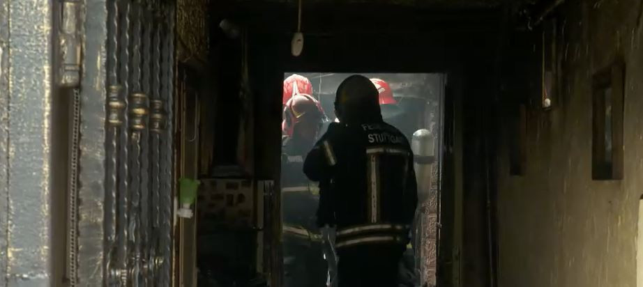 Explozie puternică în Buzău. O familie formată din patru adulți și trei copii a rămas fără casă