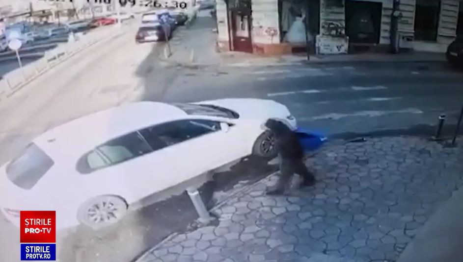 Doi hoți au furat o maşină din Bucureşti care avea cheia în contact. Au condus-o pe rând, deşi nu au permis