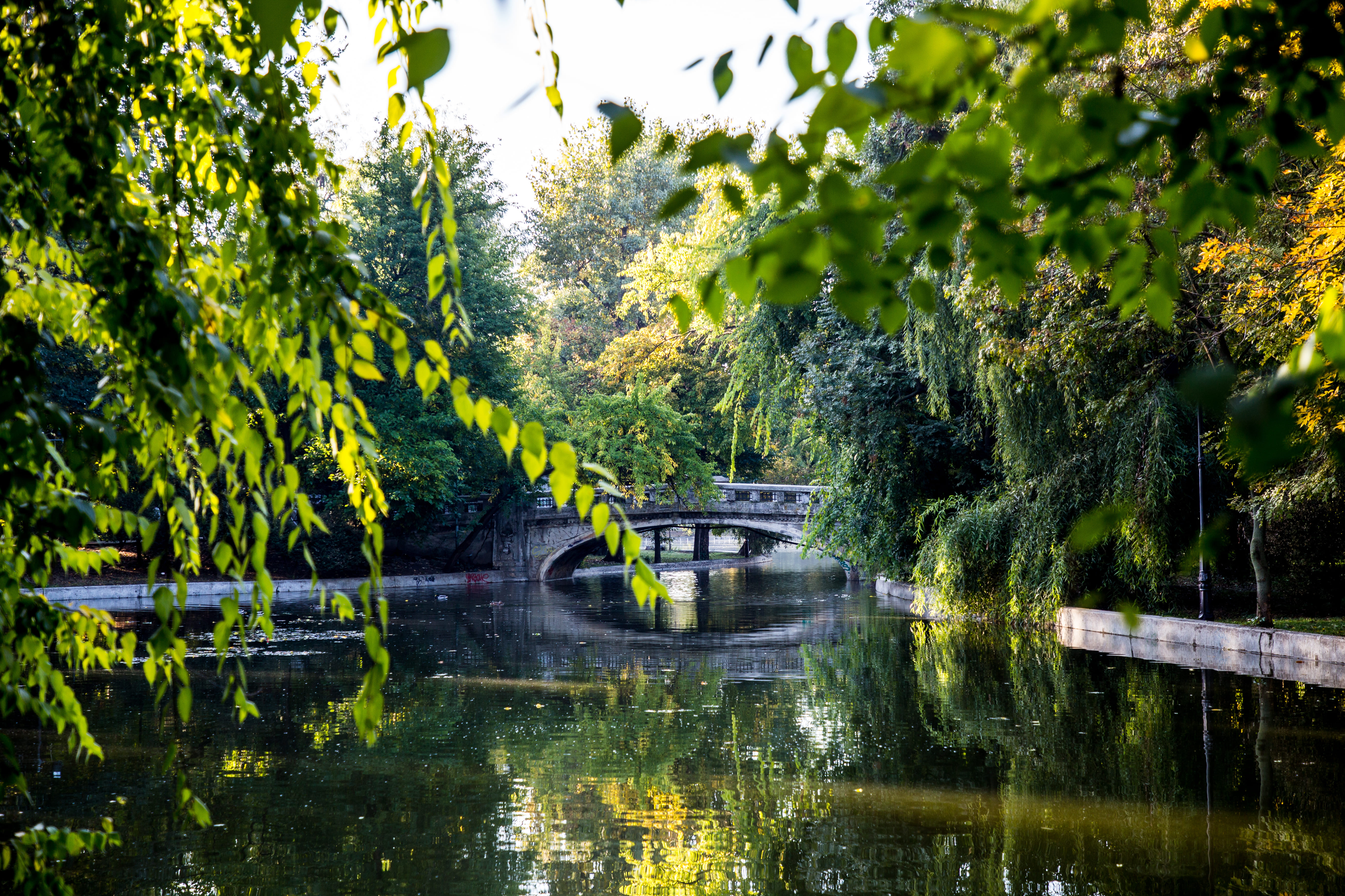 Cele mai romantice locuri din București. Unde să-ți scoți partenerul pentru o plimbare memorabilă