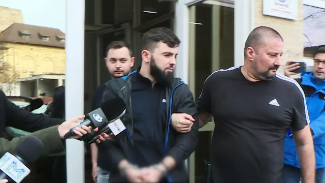 Ce spune tânărul care a snopit în bătaie o femeie în Centrul Vechi din București. Anchetatorii nu cred povestea sa