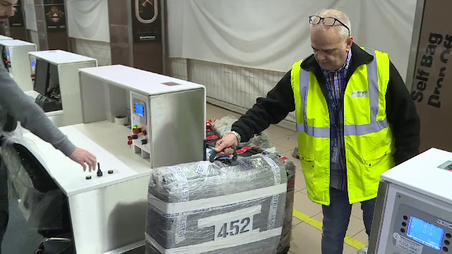 Schimbări majore pe aeroporturile din țară. Pasagerii își vor putea scana singuri bagajele de cală