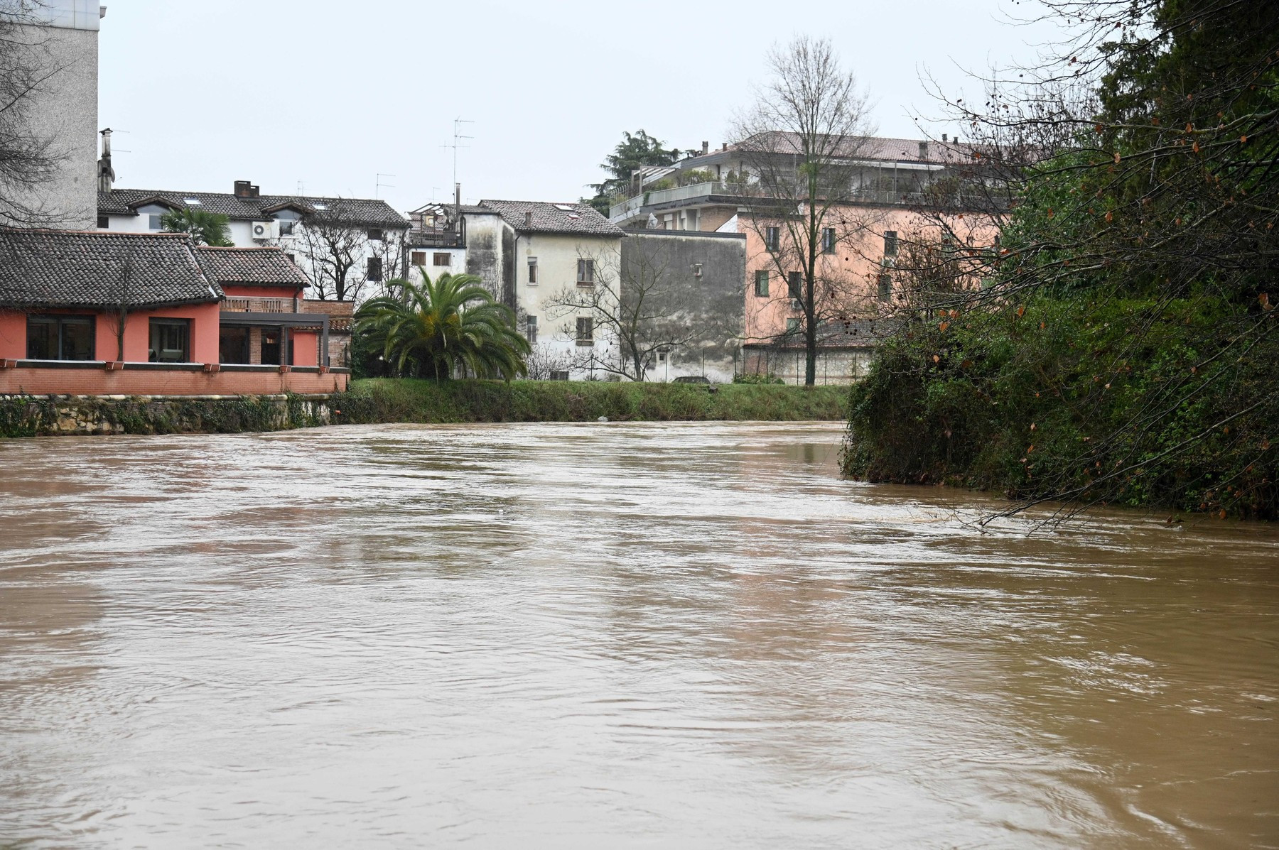 Inundații devastatoare în Italia. Oamenii au fost salvați și cu ajutorul unor elicoptere