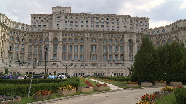Incident șocant la Palatul Parlamentului. Un individ de 25 de ani a sărit gardul și a încercat să intre cu forța