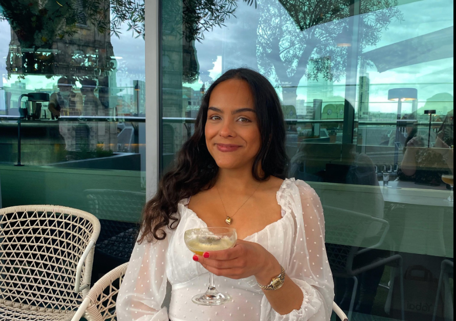 „Mi-am iubit viața”. O tânără și-a anunțat moartea pe LinkedIn, după ce a fost diagnosticată cu o formă rară de cancer