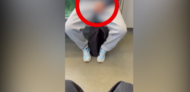 Un bărbat din București a fost reținut după ce a avut un comportament obscen într-un tramvai. A fost filmat de o tânără