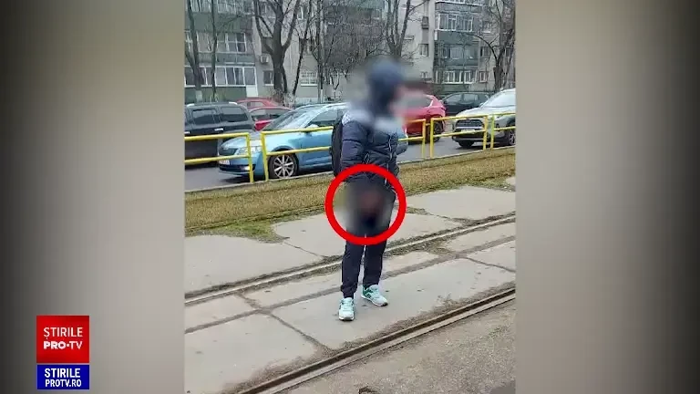 Un bărbat din București a fost reținut după ce a avut un comportament obscen într-un tramvai. A fost filmat de o tânără