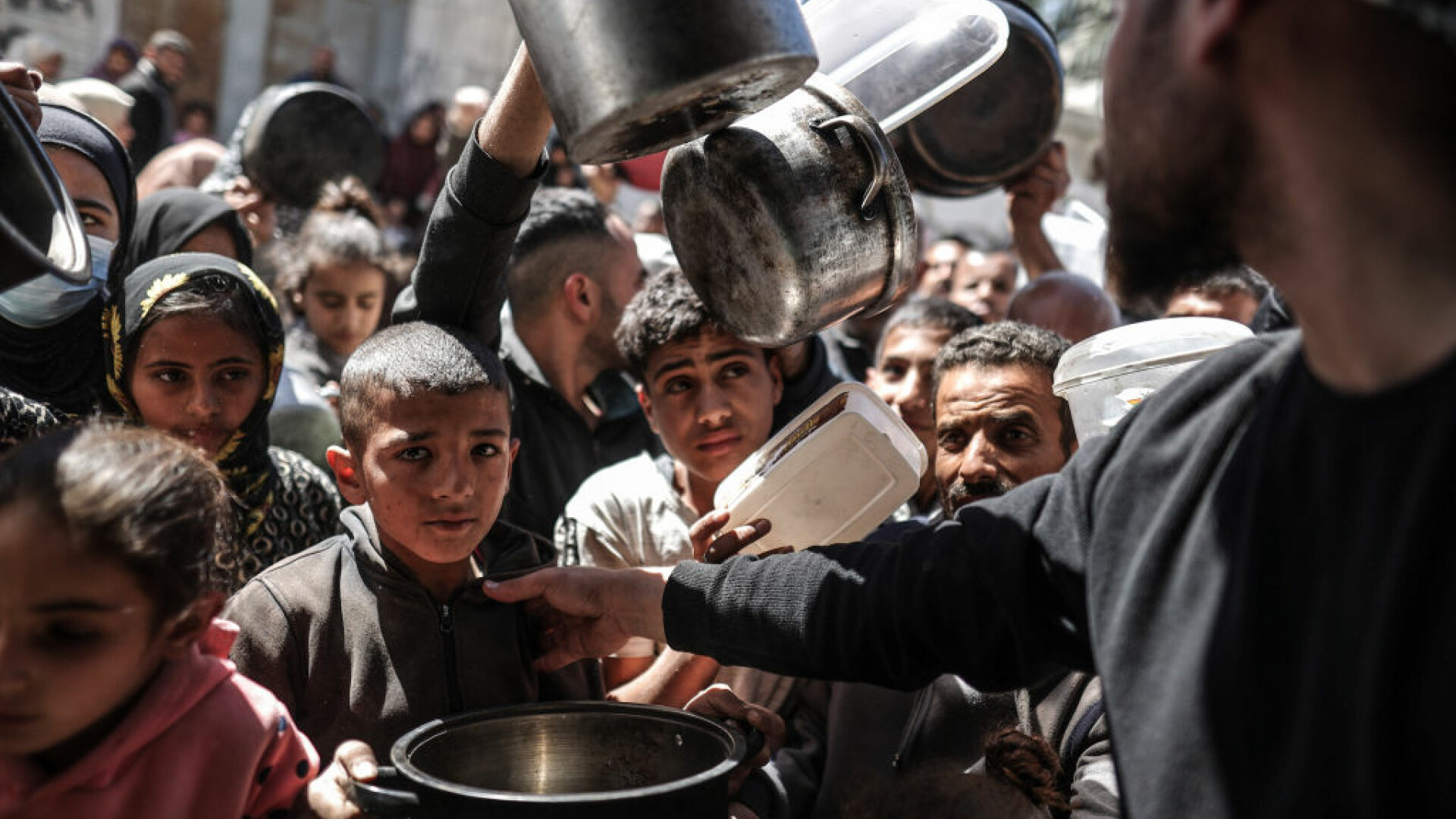 Americanii au parașutat ajutoare umanitare în Fâșia Gaza, într-o operaţiune comună cu Iordania