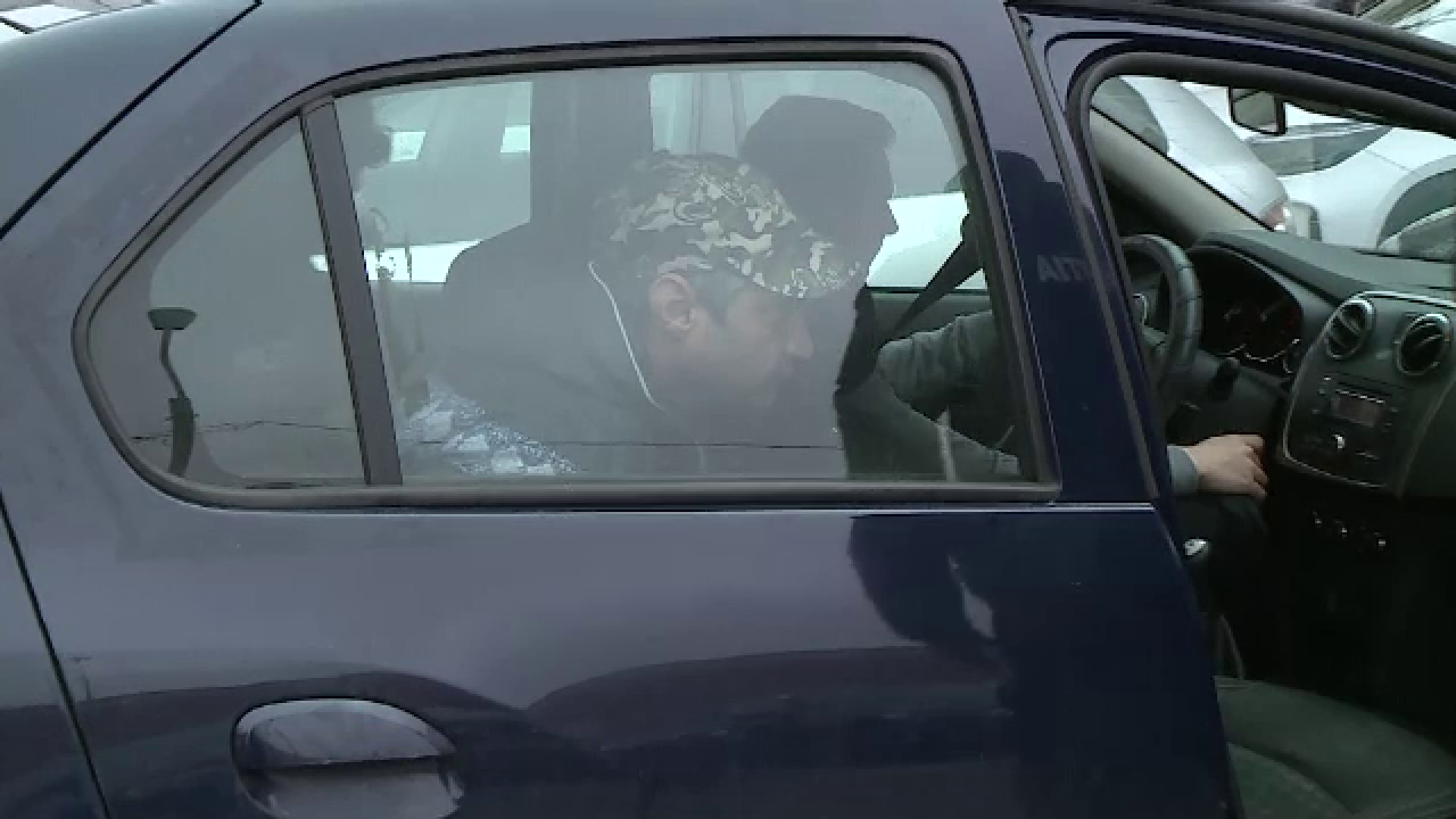 Un bărbat urmărea femei în mijloacele de transport în comun și făcea gesturi sexuale explicite. Ce riscă individul