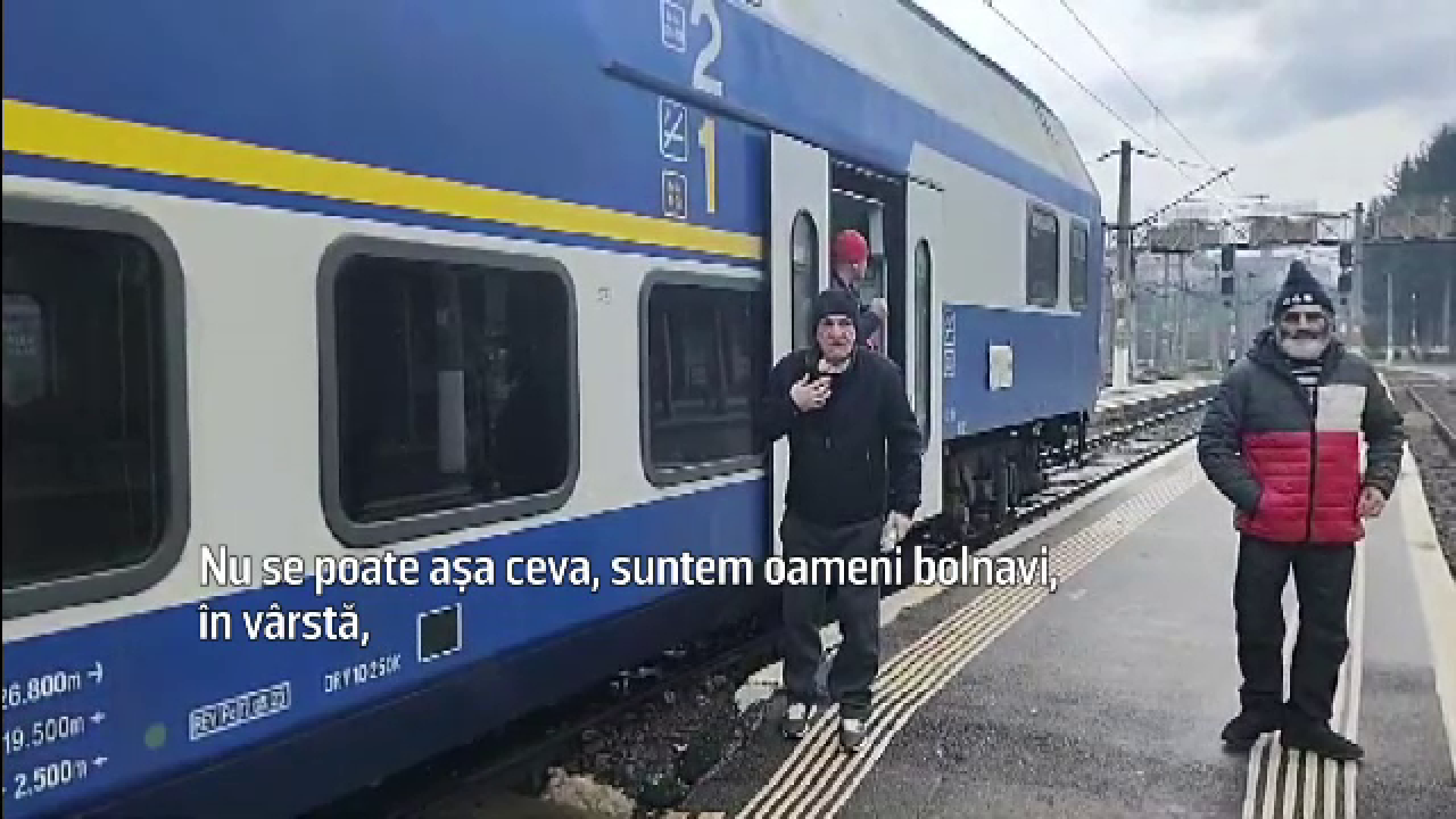 Pățania unor călători din Petroșani care s-au urcat într-un tren fără locomotivă. „În România nimic nu este OK”