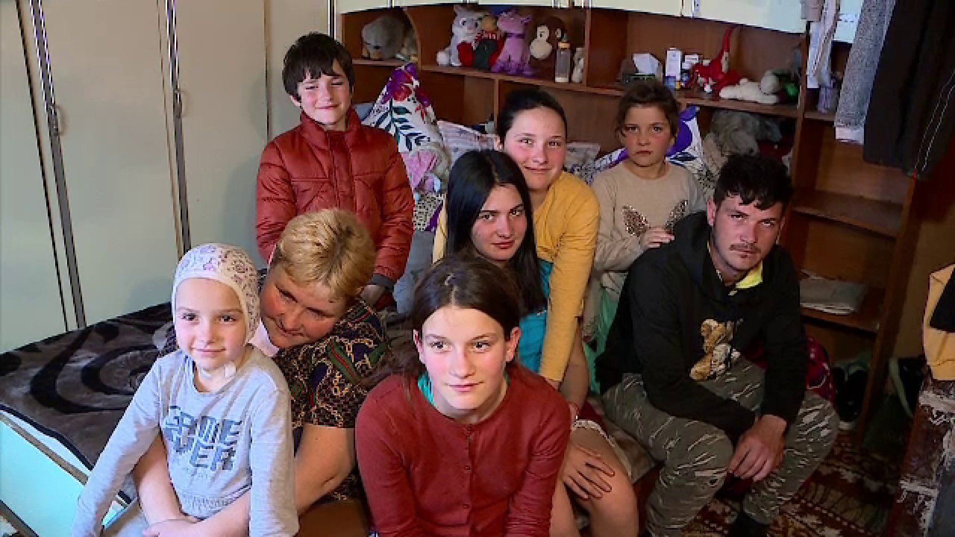 Părinții a 8 copii din Iași, în pragul disperării. Nu fac față cu banii, iar cei mici nu își pot lua mâncare la școală