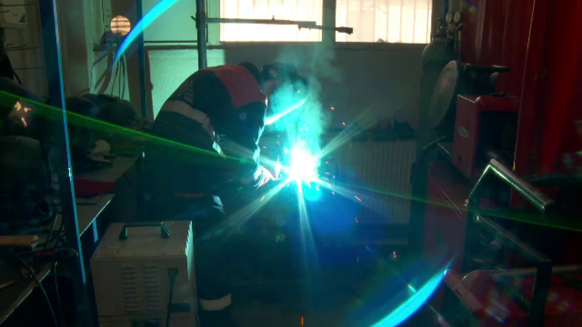 Cât câștigă un sudor în România. Vom avea nevoie disperată de peste 600.000 de lucrători cu înaltă calificare