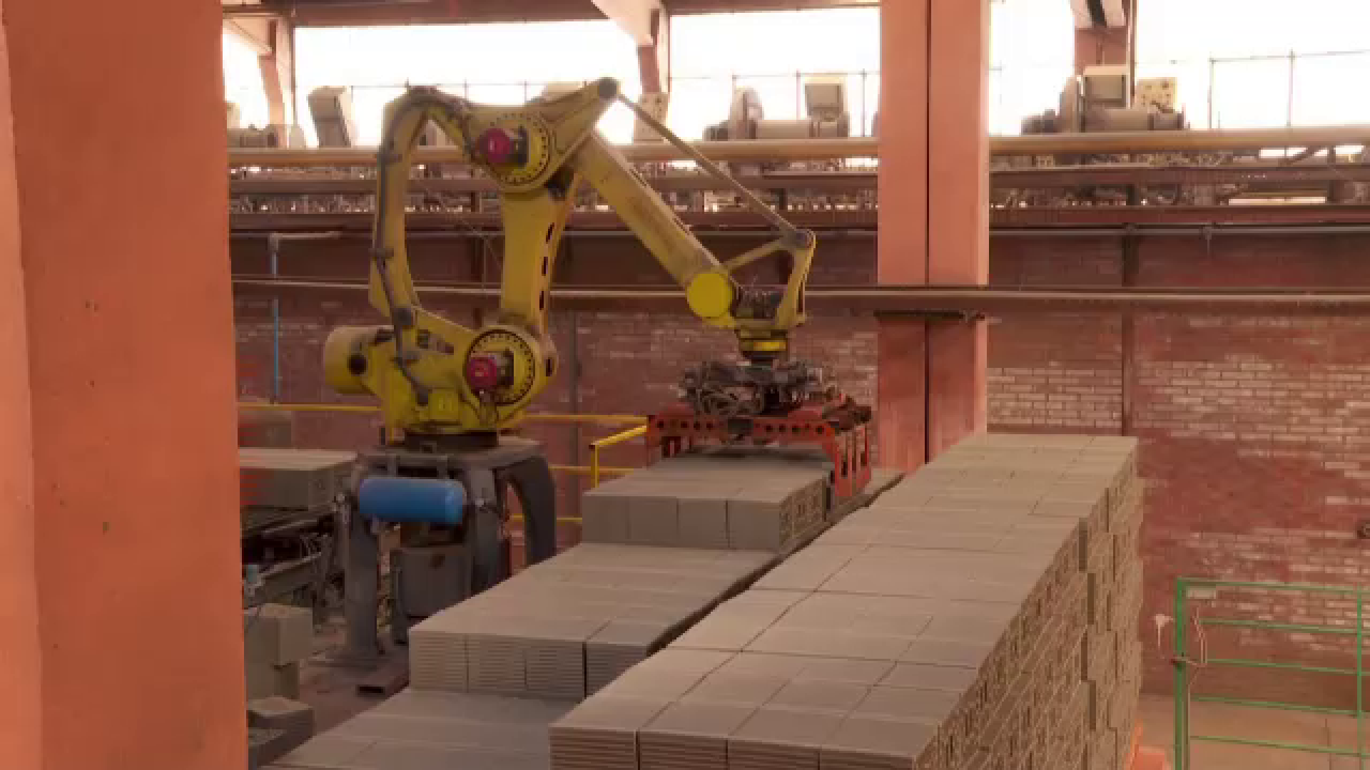 Industria prelucrătoare din România a scăzut în luna februarie. Sectoare unde se văd însă creșteri