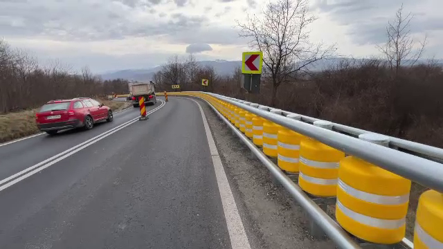 Primul parapet cu role din plastic din județul Sibiu, instalat pe DN1, într-o zonă în care se petrec frecvent accidente