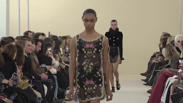 „E o colecție despre frumusețea fără cusur, care nu ține cont de spațiu și timp”. Săptămâna modei de la Paris