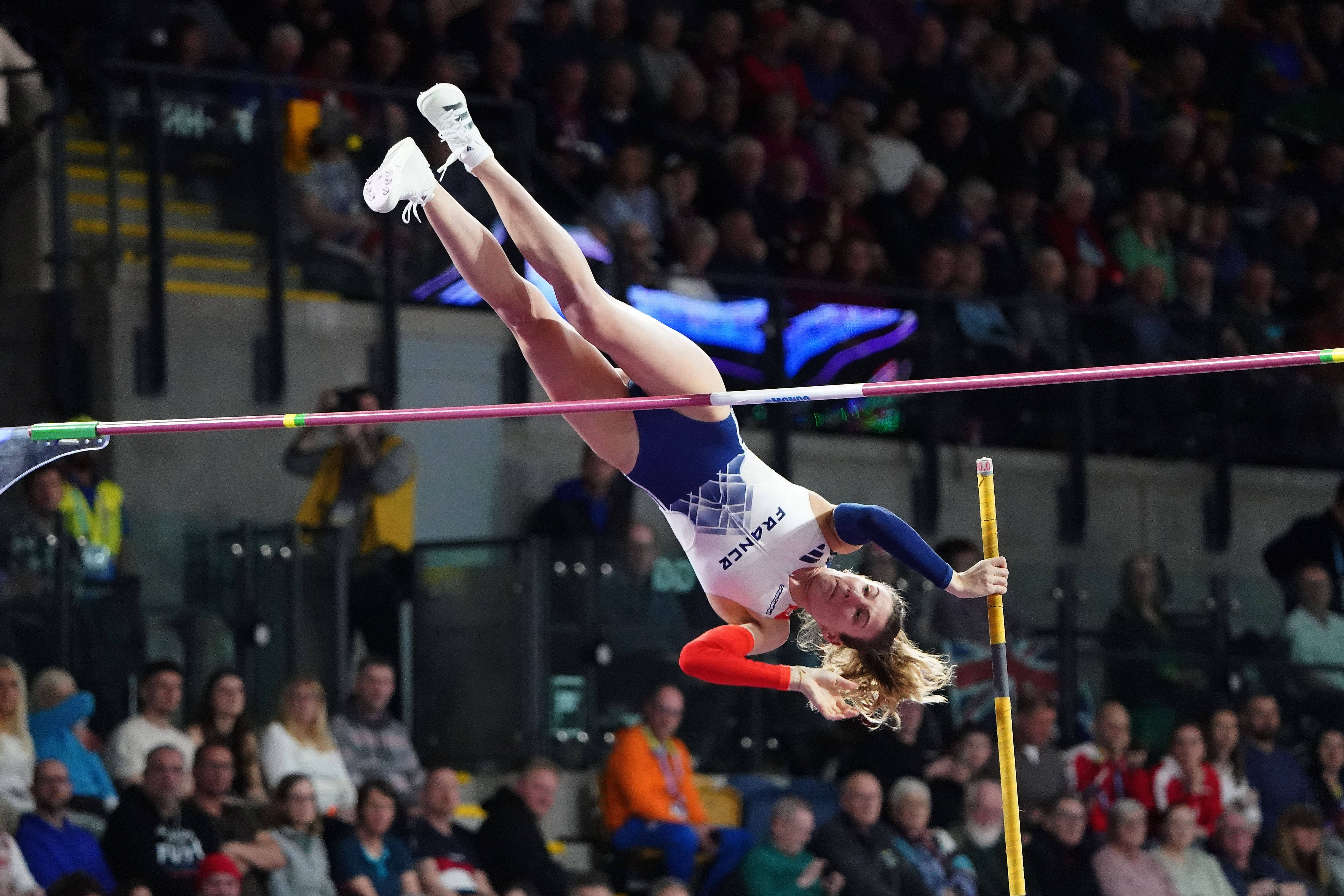 Accidentare groaznică la Campionatele Mondiale în sală de la Glasgow. Atleta Margot Chevrier a fost dusă la spital VIDEO