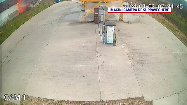 Momentul exploziei dintr-o casă din Argeș. Un jandarm în timpul liber sare imediat în ajutor: cum a salvat viața unui bărbat