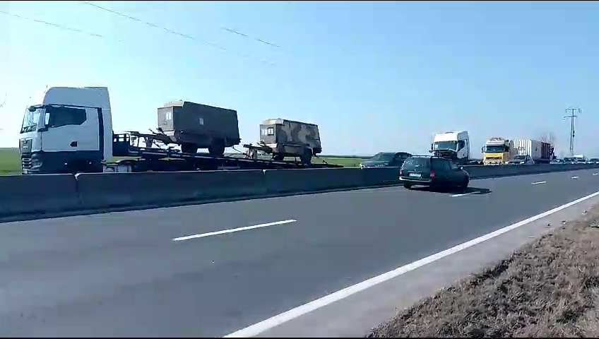 Accident între 3 camioane care făceau parte dintr-un convoi militar ce se îndrepta spre Mihail Kogălniceanu