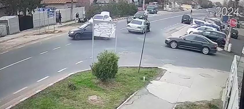 Scandal în plină stradă, în Giurgiu. Au coborât din mașini și au bătut cu bâtele un bărbat. Polițiștii au tras focuri de armă