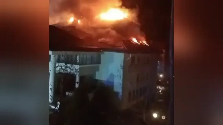 Incendiu violent la Judecătoria Cornetu. ”Era flacără mare și ardea peste tot”