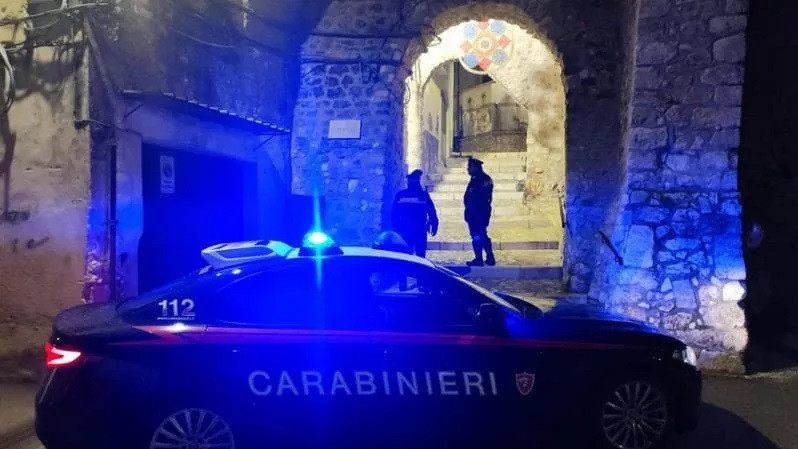 Româncă arestată în Italia. Și-ar fi înjunghiat mortal partenerul. De la ce a pornit totul