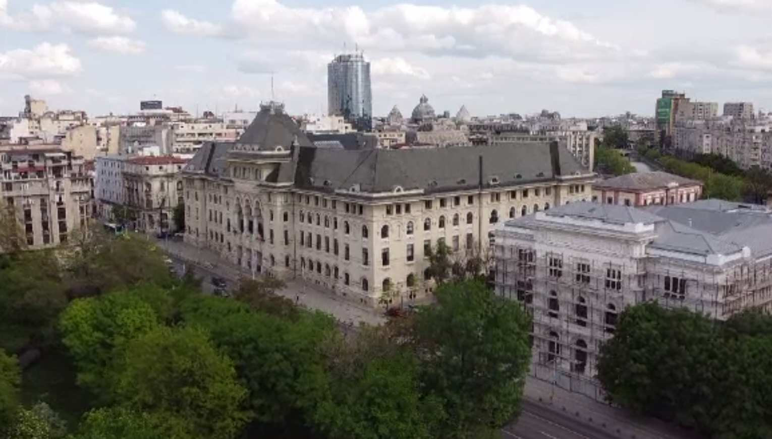 Zilele Bucureștiului 2025. Sute de persoane au stat ore întregi la coadă ca să viziteze clădirea Primăriei Capitalei