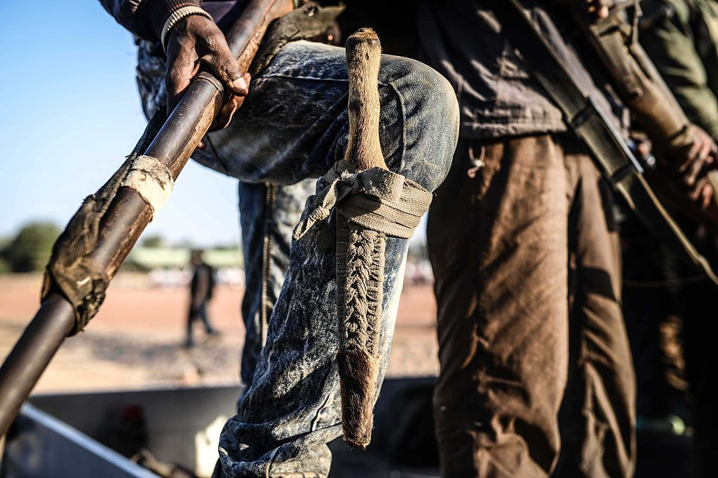 Peste 280 de elevi din Nigeria au fost răpiți de zeci de oameni înarmați. Un copil a fost împușcat