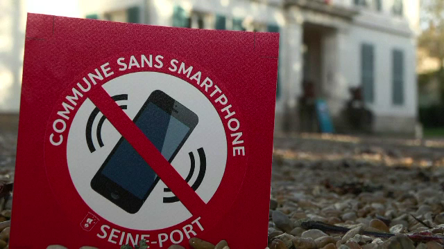 Primarul care a declarat război telefoanelor. A dat un un decret prin care le interzice oamenilor să le utilizeze