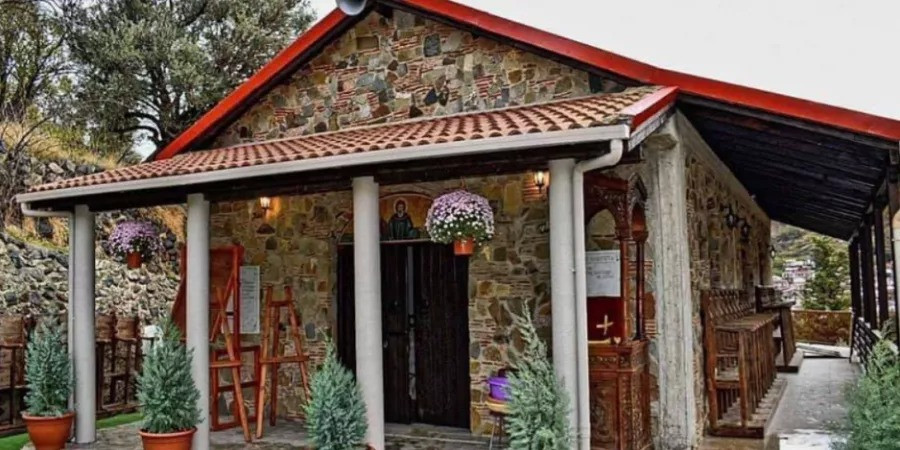 O serie de scandaluri a lovit o mănăstire din Cipru: de la acte sexuale între călugări la 800.000 de euro într-un seif