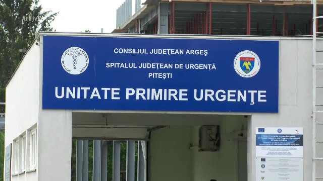 Scandal la Spitalul Județean Argeș. Un bărbat a agresat agenţii de pază şi a spart mai multe geamuri