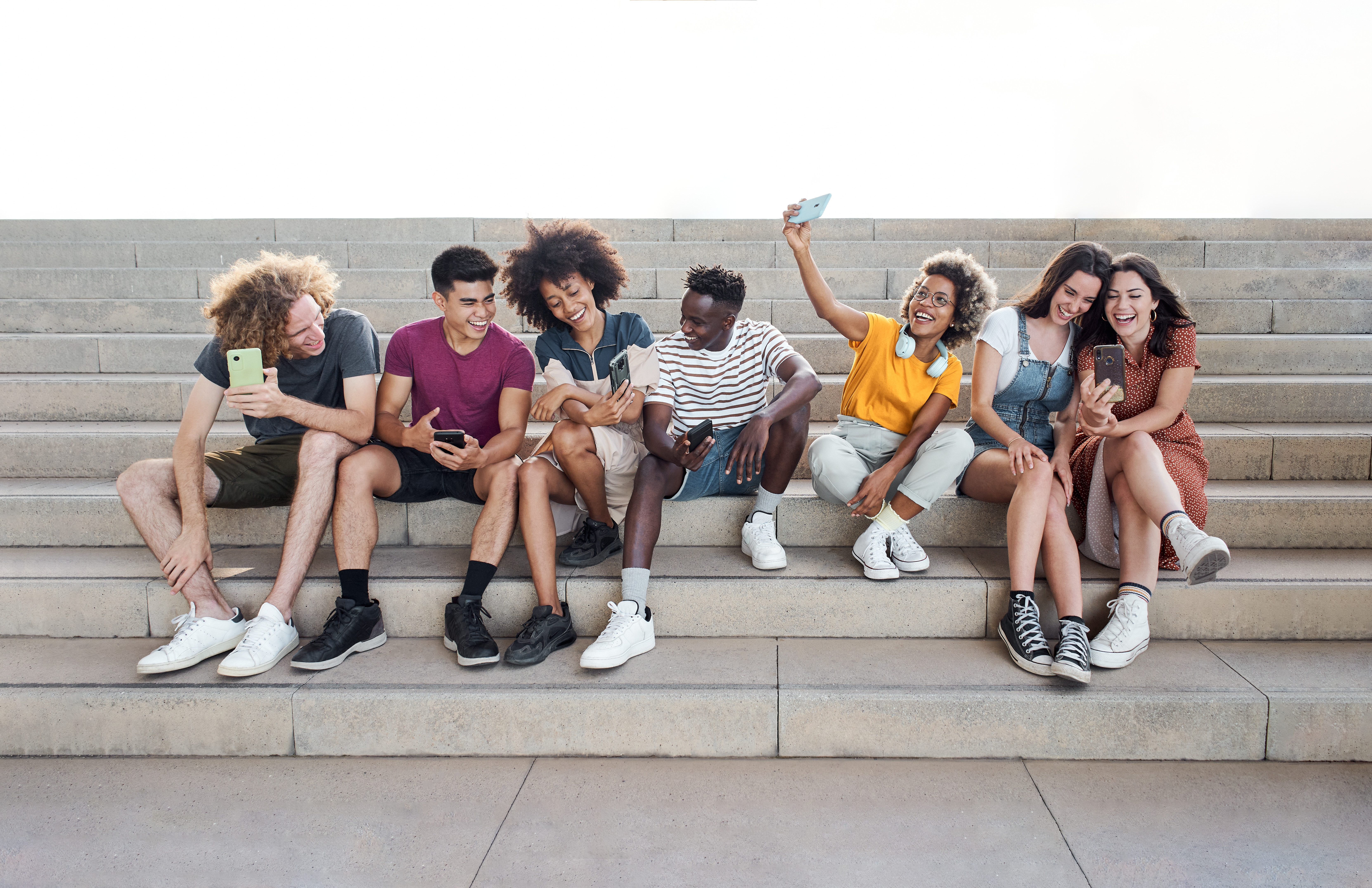 SONDAJ: Gen Z au opinii mai conservatoare asupra egalității de gen în comparație cu generațiile mai vârstnice