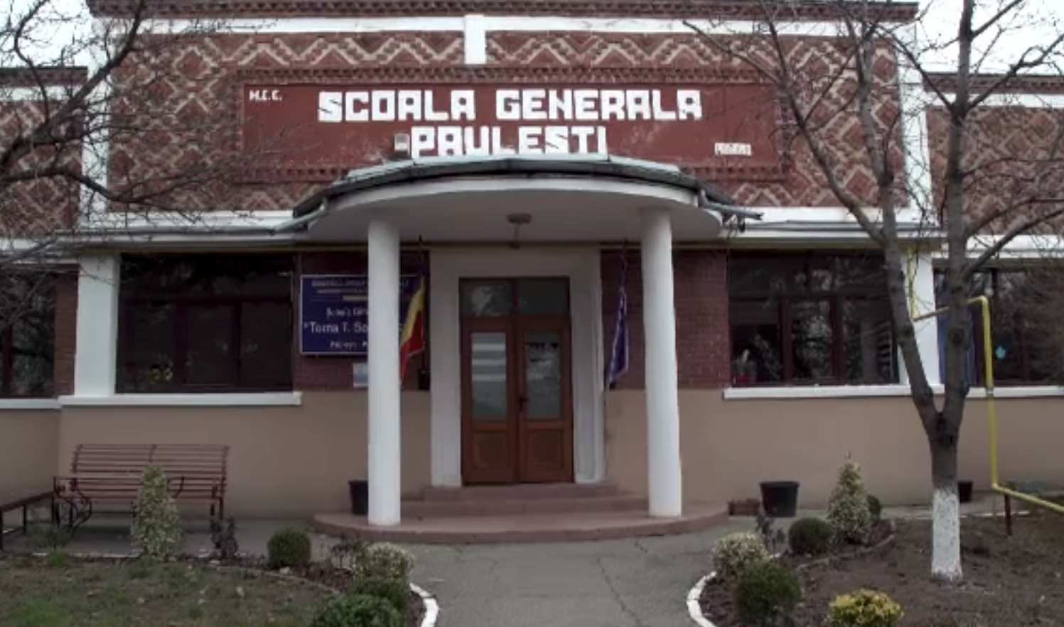 Ce sancțiuni au primit cei doi profesori din Păulești care s-au bătut în școală. Motivul conflictului