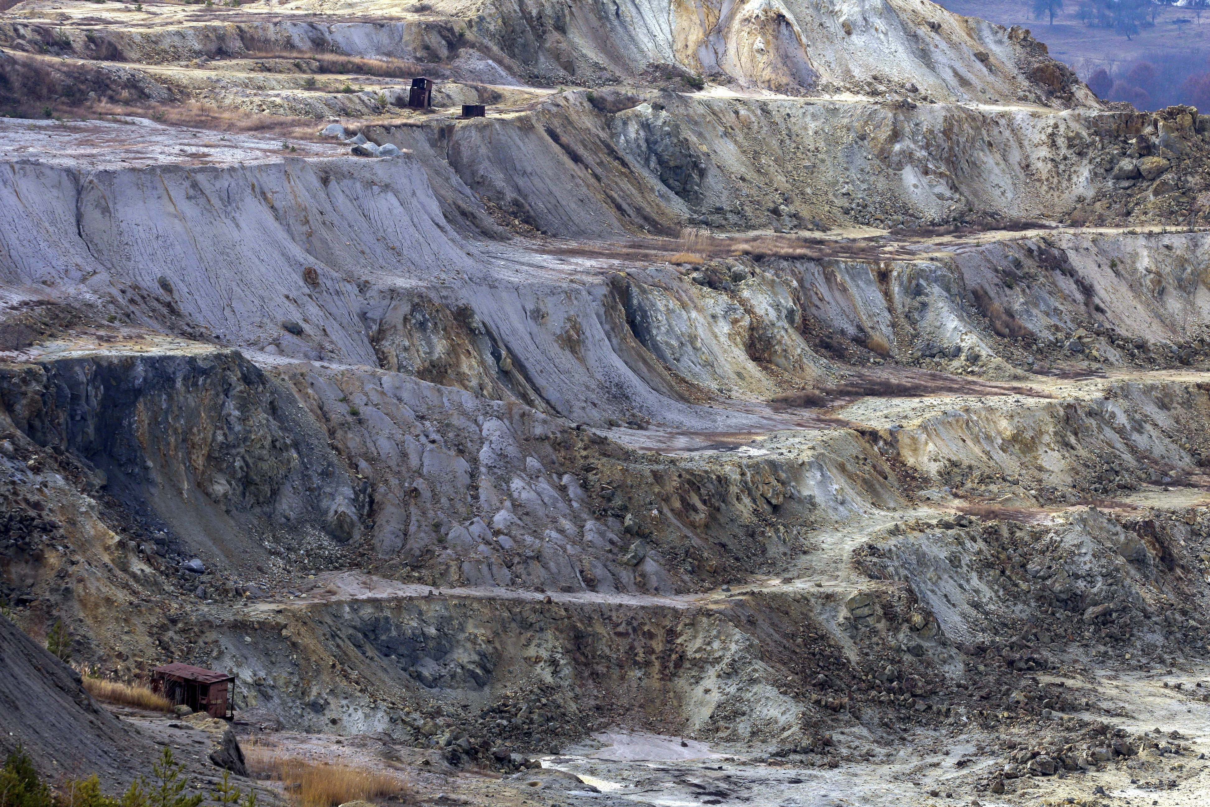 România așteaptă nota de plată pentru Roșia Montană. Trei variante prin care Guvernul poate achita despăgubirile