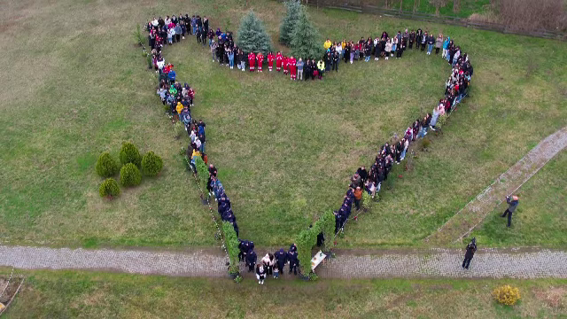 „Suntem unice, suntem speciale”. Ce au primit în dar de 8 Martie femeile din Ciugud. Este un cadou special
