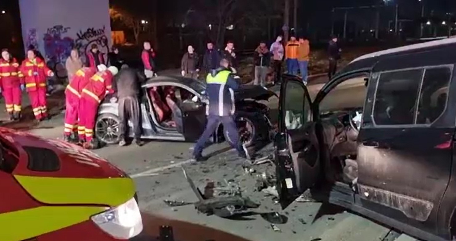 Accident grav, cu patru persoane implicate, în Suceava. Primele imagini de la fața locului