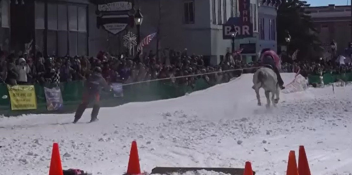 Nici la rodeo nu vezi așa ceva. Sportul extrem care e practicat de tot mai mulți tineri. "E un sentiment de adrenalină pură"