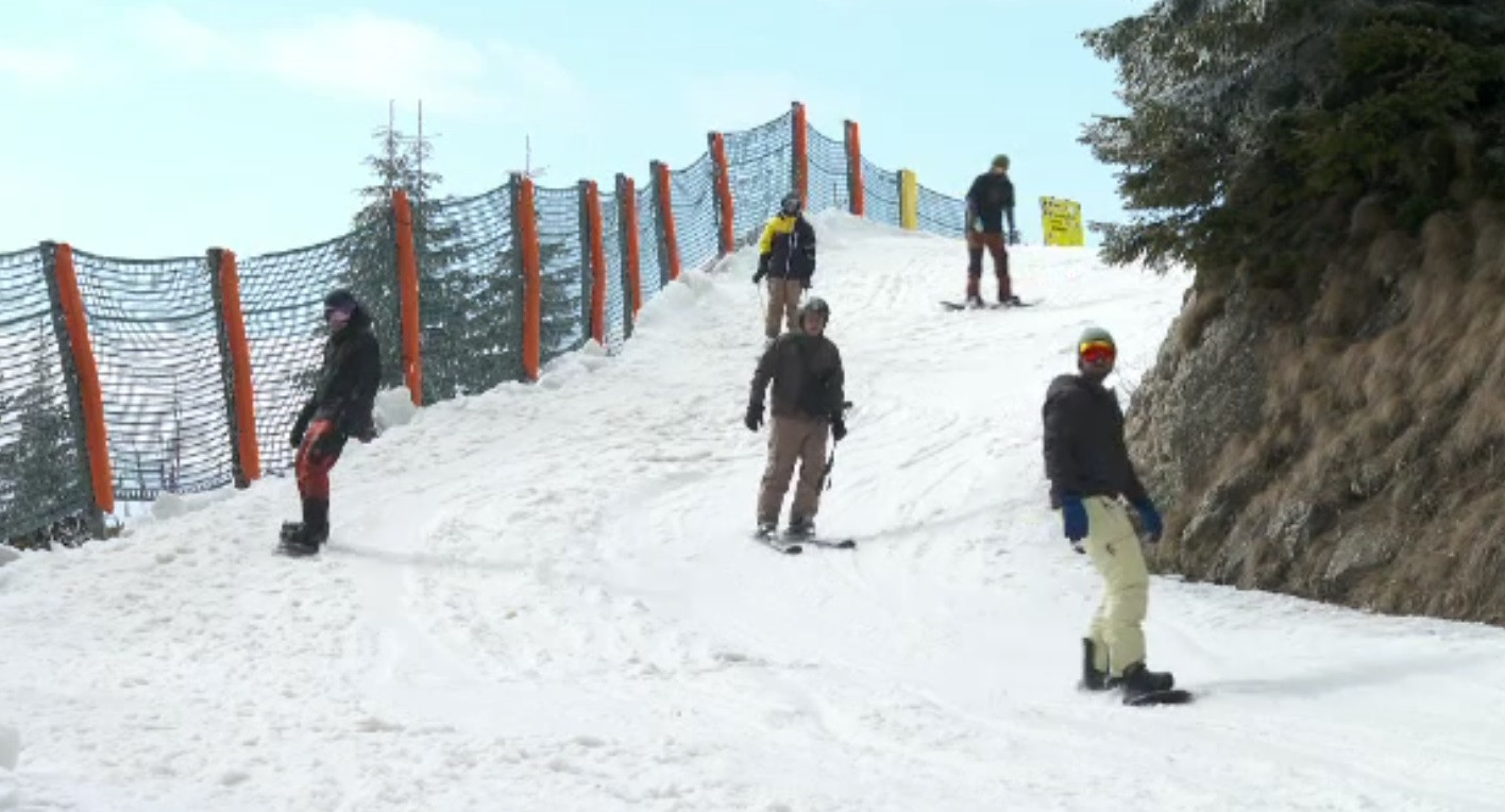 Pârtiile din țară, luate cu asalt și în martie. Unde se mai poate schia