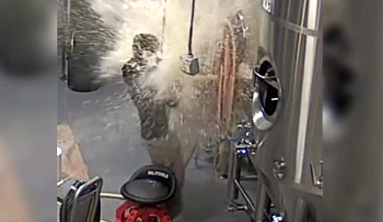 Inundație cu bere la o fabrică americană. Compania anunțat apoi că vinde „în ediție limitată”