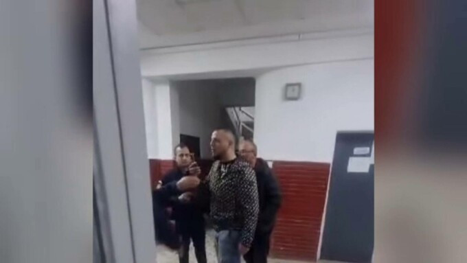 Tatăl și fiul din Târgu Jiu care au înjurat oamenii legii chiar în sediul Poliției, arestați preventiv