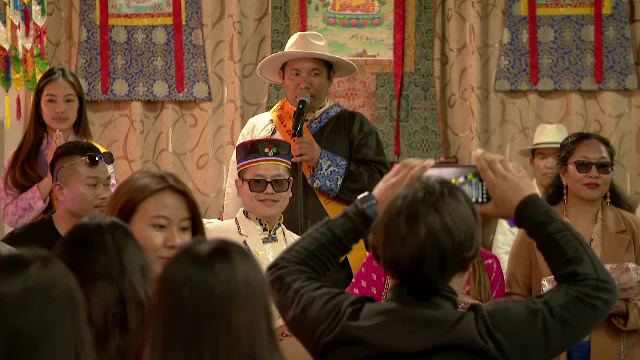 Nepalezii stabiliți la noi au sărbătorit în București revelionul adică intrarea în Anul Dragonului de lemn