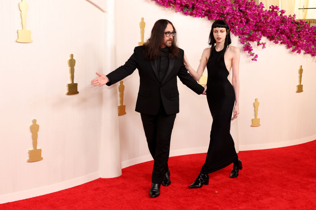 FOTO: Gafele și cele mai dezastruoase alegeri vestimentare de la Premiile Oscar 2024. Cele mai proaste ținute