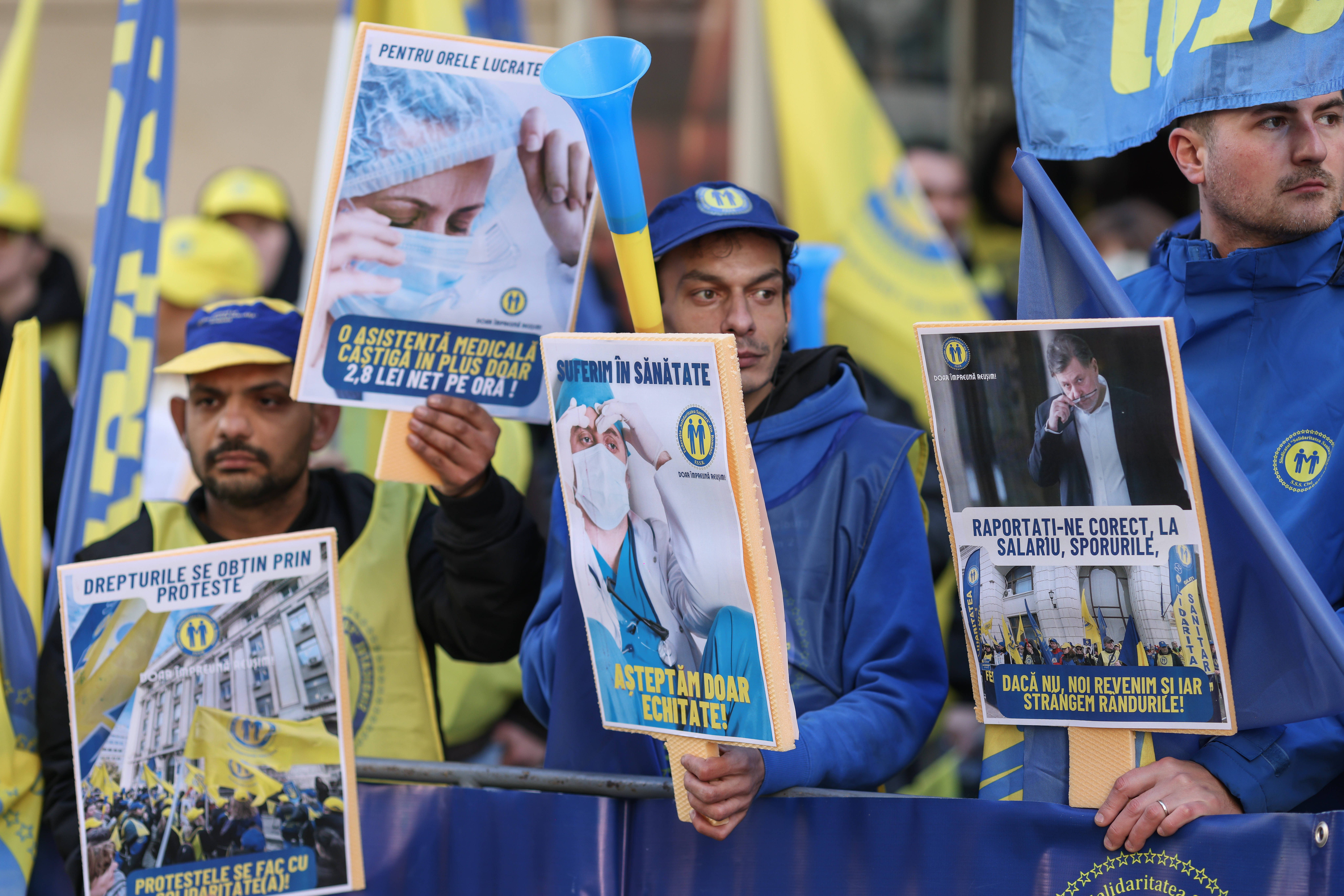 „Vrem soluţii şi dreptate”. Protestul sindicaliștilor din Sănătate s-a încheiat cu un miting în faţa Parlamentului