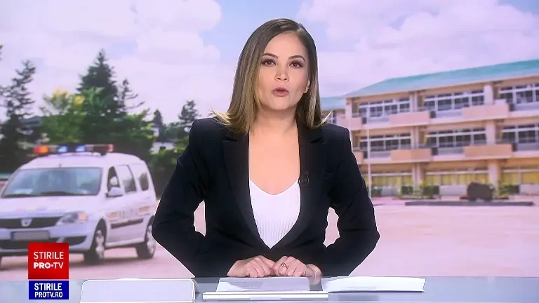 Elevul din Mureș care și-a bătut diriginta a fumat în timpul orei și s-a urcat pe un dulap. Amenda primită de mama lui