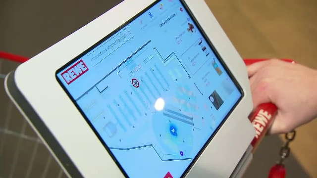 Un supermarket din Köln a introdus cărucioarele cu tablete. Care este ideea din spatele acestui proiect-pilot